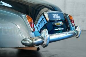 Image 17/50 of Bentley S 3 (1964)