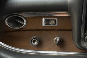 Imagen 39/50 de Mercedes-Benz 220 S b (1967)