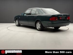 Imagen 8/15 de Mercedes-Benz E 220 Diesel (1997)