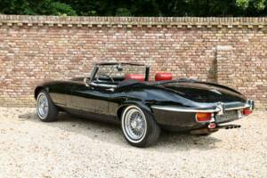 Afbeelding 2/50 van Jaguar E-Type V12 (1974)