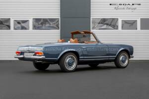 Afbeelding 4/41 van Mercedes-Benz 280 SL (1969)