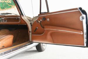 Bild 33/44 von Mercedes-Benz 220 SE b (1964)