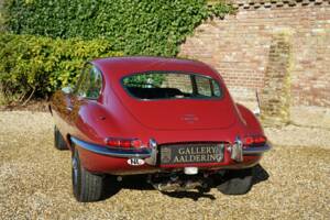 Image 47/50 de Jaguar E-Type (1968)