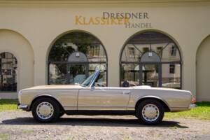Image 3/56 de Mercedes-Benz 280 SL (1970)