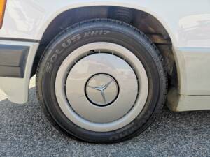 Image 33/34 of Mercedes-Benz 190 E 1.8 (1991)