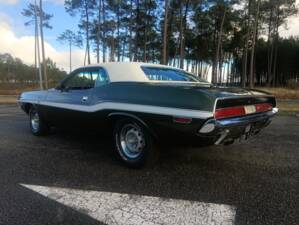 Image 9/36 of Dodge Challenger R/T (1970)