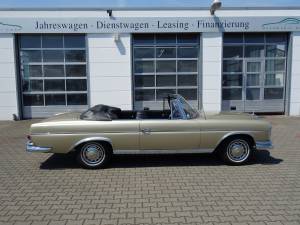 Image 28/32 of Mercedes-Benz 300 SE (1964)