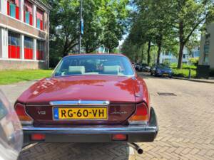 Image 3/20 of Jaguar XJ 12 (1986)