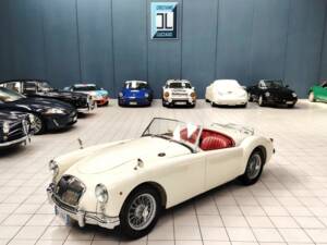 Image 2/61 of MG MGA 1500 (1958)