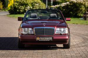 Bild 8/42 von Mercedes-Benz E 200 (1997)