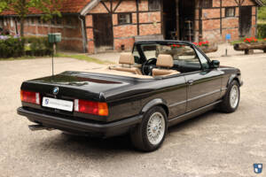 Bild 3/83 von BMW 325i (1990)