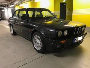 Image 2/13 of BMW 320is (1990)