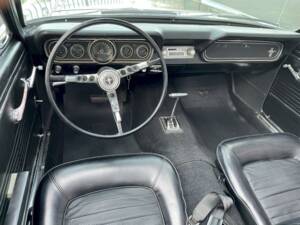 Image 15/36 of Ford Mustang GT (1966)