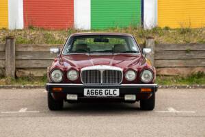 Image 22/50 of Daimler Double Six (1983)