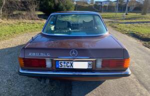 Image 5/20 of Mercedes-Benz 280 SLC (1977)