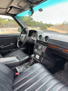 Bild 22/73 von Mercedes-Benz 300 D (1977)