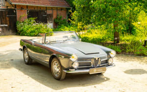 Image 23/77 of Alfa Romeo 2600 Spider (1963)