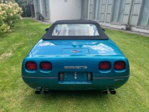 Bild 4/6 von Chevrolet Corvette Convertible (1987)