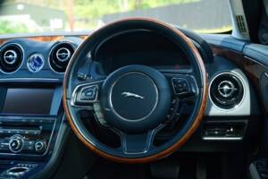 Bild 29/50 von Jaguar XJ 5.0 (2012)