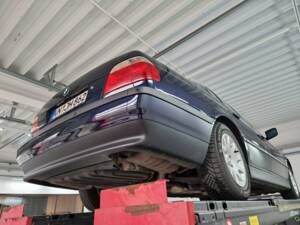 Image 27/58 of BMW 750i (1997)