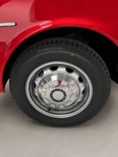 Image 16/31 of Alfa Romeo 2600 Spider (1964)