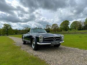 Image 2/55 of Mercedes-Benz 230 SL (1967)