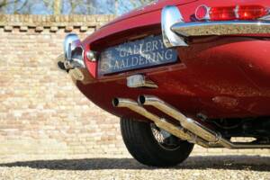 Image 33/50 de Jaguar E-Type (1968)