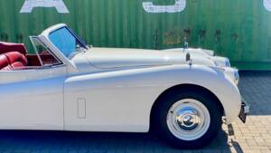 Image 7/23 of Jaguar XK 120 DHC (1954)