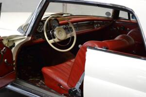 Image 23/61 de Mercedes-Benz 250 SE (1966)