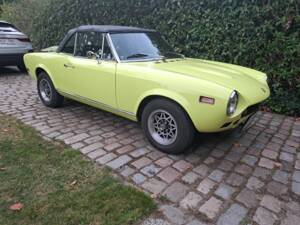 Image 5/8 of FIAT 124 Spider CS1 (1975)