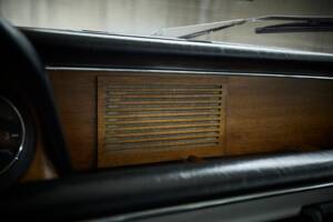 Image 71/100 of BMW 3.0 CSi (1973)