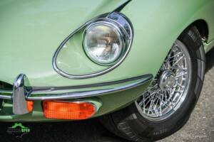 Image 27/60 de Jaguar E-Type (1969)
