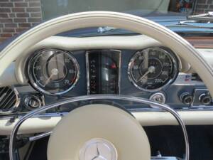 Image 14/38 de Mercedes-Benz 280 SL (1970)