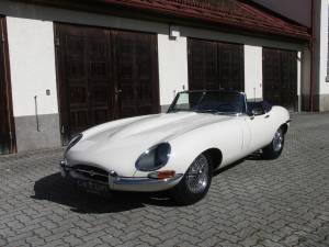 Bild 1/37 von Jaguar E-Type 4.2 (1966)