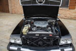 Afbeelding 49/50 van Mercedes-Benz 560 SL (1986)