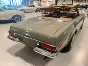 Immagine 8/33 di Mercedes-Benz 280 SL (1968)
