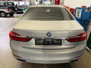 Bild 21/23 von BMW 730d (2016)