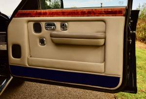 Image 40/50 of Rolls-Royce Silver Spur Park Ward (1998)