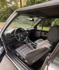 Immagine 50/75 di BMW 320i (1988)