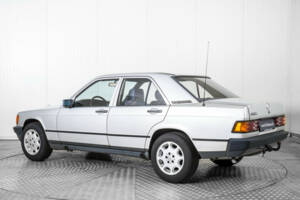 Image 6/50 of Mercedes-Benz 190 E (1986)