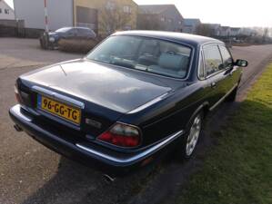 Image 4/71 of Daimler Super V8 (2000)