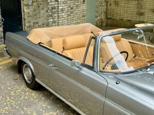 Bild 10/50 von Mercedes-Benz 220 SE b (1966)