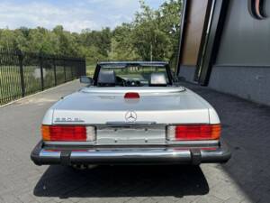 Afbeelding 7/44 van Mercedes-Benz 560 SL (1986)