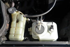 Image 23/92 de Mercedes-Benz 200 D (1989)