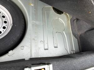 Bild 37/41 von BMW 520i (1982)