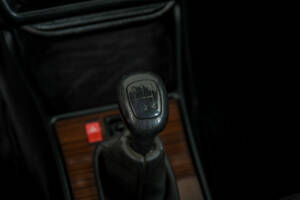 Image 33/50 of Mercedes-Benz 190 D (1985)
