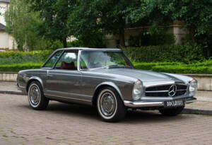 Image 2/21 de Mercedes-Benz 280 SL (1970)