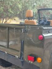 Image 24/25 of Land Rover 90 (1986)