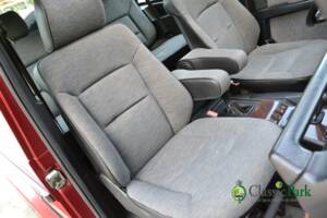 Image 16/49 de Mercedes-Benz 230 GE (SWB) (1993)