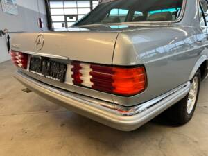 Image 36/64 of Mercedes-Benz 280 SE (1983)